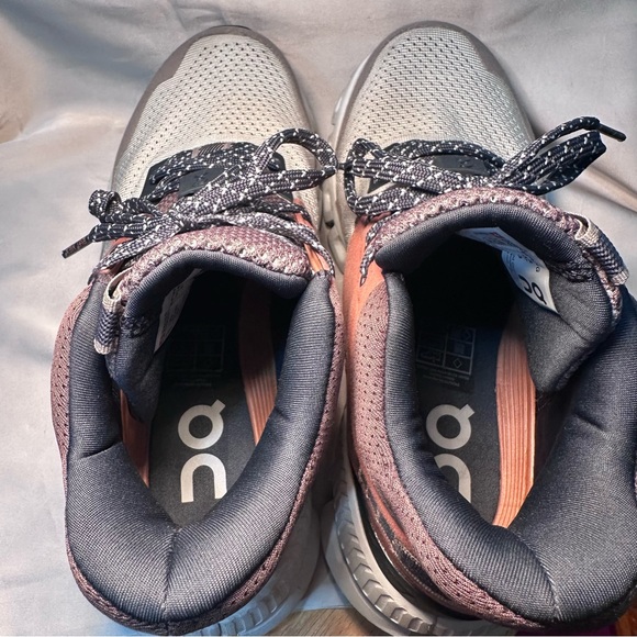 ON Cloud Hi Edge Shoe - Women's Blush/Storm, size 6W - Picture 8 of 11